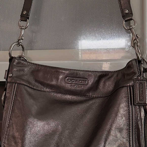Vintage Coach Zoe shoulder or crossbody bag
Gray/Silver Leather - Picture 13 of 13